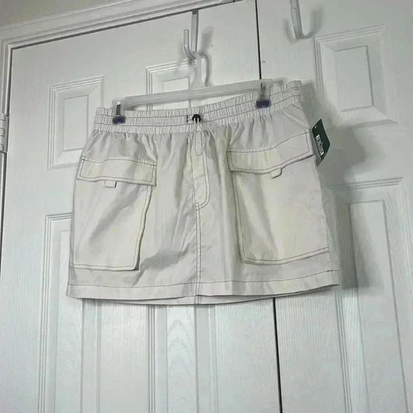 Women's Parachute Cargo Mini Skirt - Wild Fable'
Off-White Size L - Picture 6 of 10